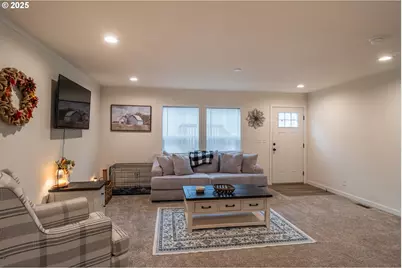 408 Whipple Ave, Drain, OR 97435 - Photo 3