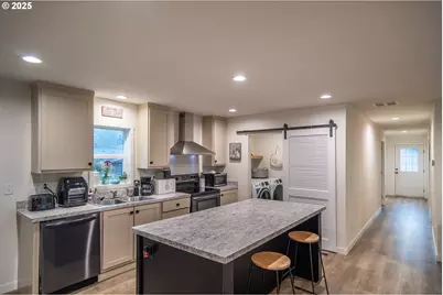 408 Whipple Ave, Drain, OR 97435 - Photo 9