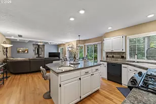 8670 SW Rogue Ln, Wilsonville, OR 97070 - Photo 17