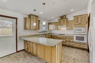 19243 Central Point Rd, Oregon City, OR 97045 - Photo 15