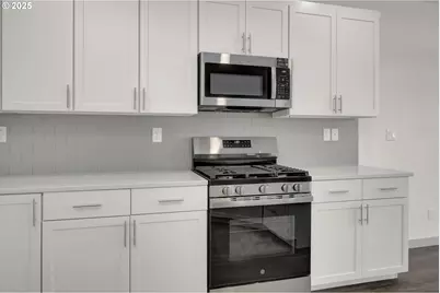 5645 Magnificence Way, Eugene, OR 97402 - Photo 9