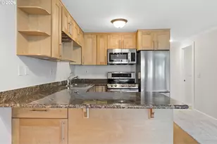 7937 SW 40th Ave, Portland, OR 97219 - Photo 13