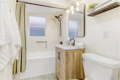 608 E 27th St, Vancouver, WA 98663 - Photo 17