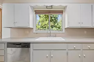 3673 Mapleton Dr, West Linn, OR 97068 - Photo 7