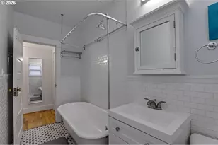 2127 NW Irving St, Portland, OR 97210 - Photo 19