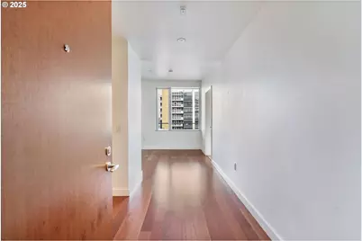 841 S Gaines St #1704, Portland, OR 97239 - Photo 5