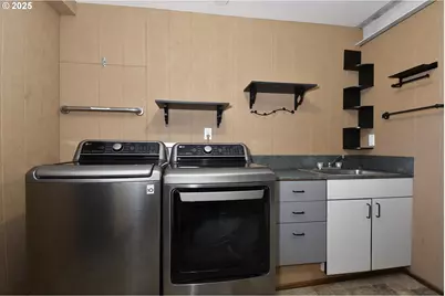 1226 SW Hensley Rd, Troutdale, OR 97060 - Photo 29