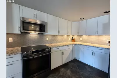 2419 Hickory Ave, Longview, WA 98632 - Photo 3