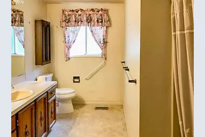 1649 NW Martin Ave, Roseburg, OR 97471 - Photo 17