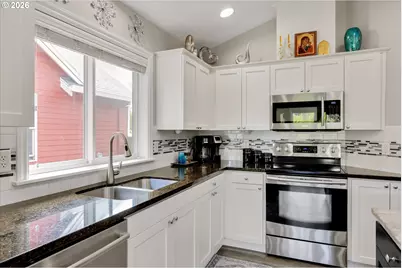 3769 10th St, Hubbard, OR 97032 - Photo 9