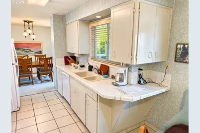 6090 SE Willow Ln, Milwaukie, OR 97267 - Photo 9