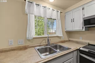 382 S 46th St, Springfield, OR 97478 - Photo 9