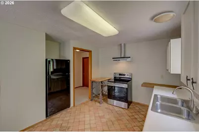 8845 Central Ct, Rockaway Beach, OR 97136 - Photo 9