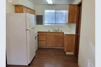 5717 NE Sumner St, Portland, OR 97218 - Photo 7