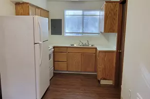 5717 NE Sumner St, Portland, OR 97218 - Photo 7