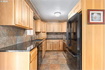 1310 W Quinalt St, Springfield, OR 97477 - Photo 11