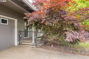 1310 W Quinalt St, Springfield, OR 97477 - Photo 5