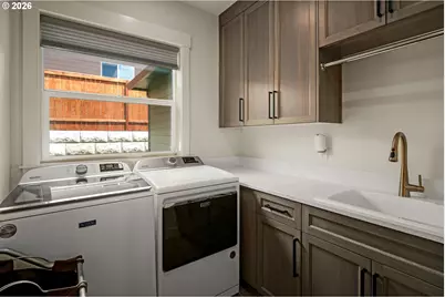 677 NW Crater Lake Dr, Dallas, OR 97338 - Photo 21