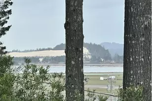 1646 Oak St, North Bend, OR 97459 - Photo 33