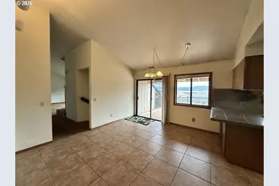 1646 Oak St, North Bend, OR 97459 - Photo 5