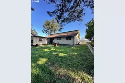 1646 Oak St, North Bend, OR 97459 - Photo 9