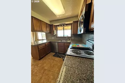 1646 Oak St, North Bend, OR 97459 - Photo 21