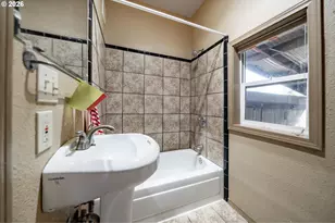 360 NE 75th Ave, Portland, OR 97213 - Photo 15