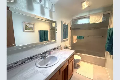 2462 Senate Way, Medford, OR 97504 - Photo 19