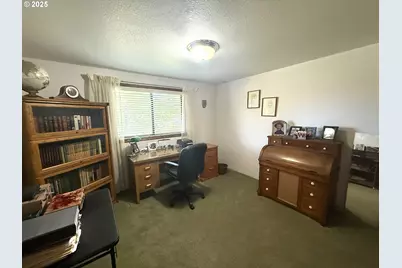 2462 Senate Way, Medford, OR 97504 - Photo 27