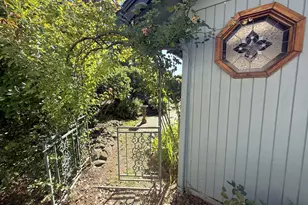 2462 Senate Way, Medford, OR 97504 - Photo 31