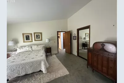 2462 Senate Way, Medford, OR 97504 - Photo 13