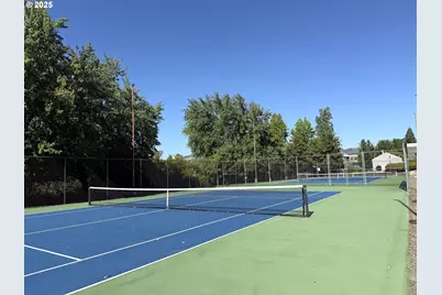 2462 Senate Way, Medford, OR 97504 - Photo 5