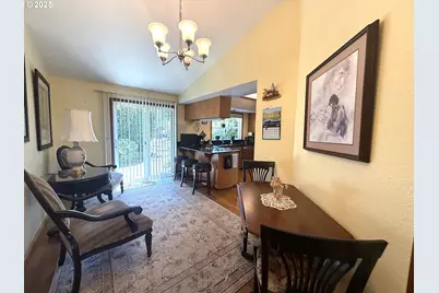 2462 Senate Way, Medford, OR 97504 - Photo 25