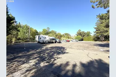 2462 Senate Way, Medford, OR 97504 - Photo 35