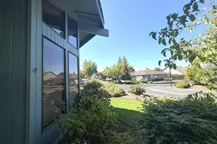 2462 Senate Way, Medford, OR 97504 - Photo 3