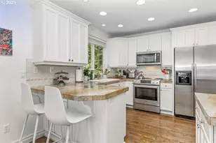 10272 NW Edgewood Dr, Portland, OR 97229 - Photo 9