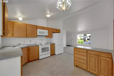 5276 Olympic Cir, Eugene, OR 97402 - Photo 15