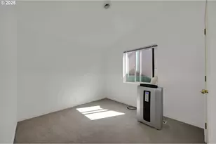 5276 Olympic Cir, Eugene, OR 97402 - Photo 21