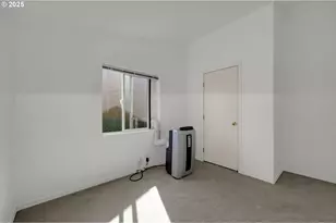 5276 Olympic Cir, Eugene, OR 97402 - Photo 23