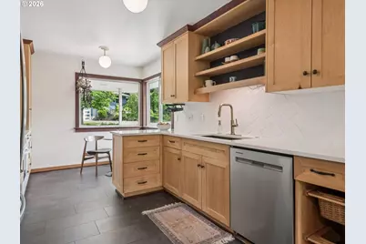 7270 SW Nevada Ter, Portland, OR 97219 - Photo 9