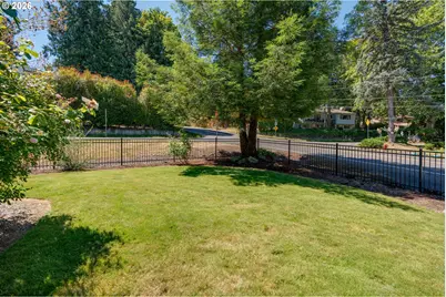 7170 SE 122nd Ave, Portland, OR 97236 - Photo 5