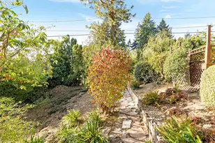 842 NW Kingwood Dr, Salem, OR 97304 - Photo 37