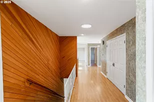 842 NW Kingwood Dr, Salem, OR 97304 - Photo 17