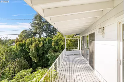 842 NW Kingwood Dr, Salem, OR 97304 - Photo 29