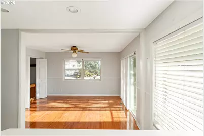 842 NW Kingwood Dr, Salem, OR 97304 - Photo 13