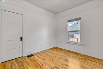 5542 NE Flanders St, Portland, OR 97213 - Photo 9