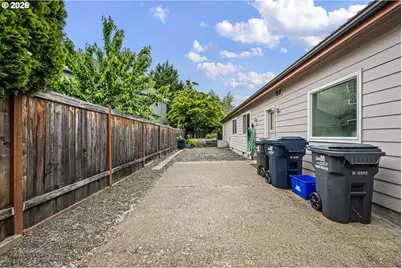 2101 Kingfisher Way, Eugene, OR 97401 - Photo 41