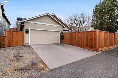 21281 Bellflower Pl, Bend, OR 97702 - Photo 33