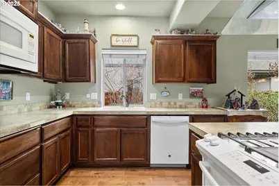 21281 Bellflower Pl, Bend, OR 97702 - Photo 11