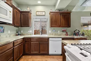 21281 Bellflower Pl, Bend, OR 97702 - Photo 11